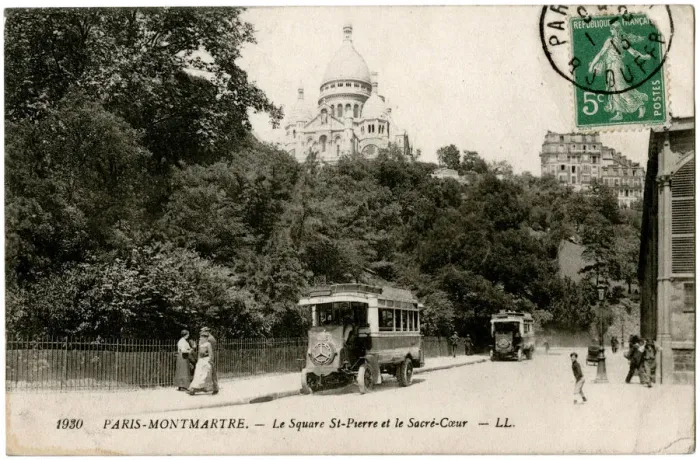 Framed Print : Sacre Coeur and Square St Pierre, Paris, France Framed Print : Sacre Coeur and Square St Pierre, Paris, France