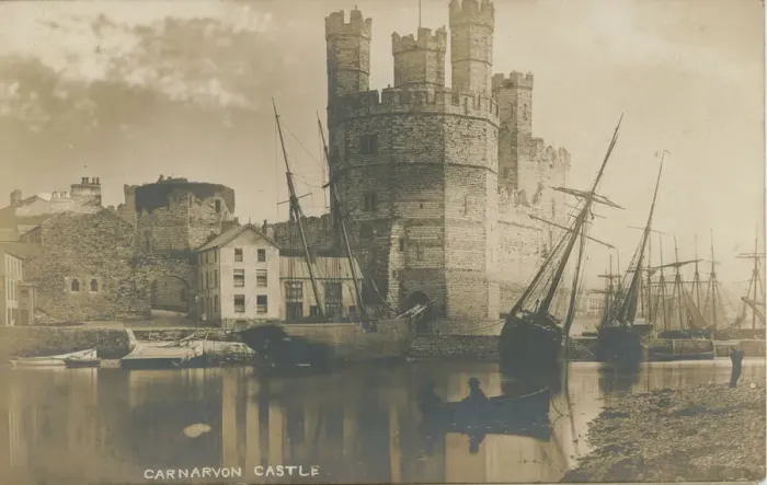 Framed Print : Sailing Boats & Castle, Carnarvon (Caernarfon), Caernarfonshire, Wales. Date: 1900s Framed Print : Sailing Boats & Castle, Carnarvon (Caernarfon), Caernarfonshire, Wales. Date: 1900s