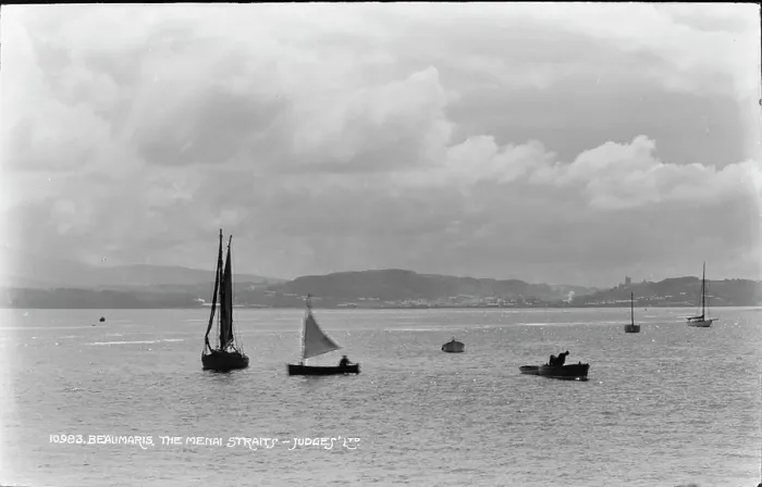 Framed Print : Sailing in the Menai Straits