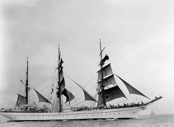 Sailing ship with three masts