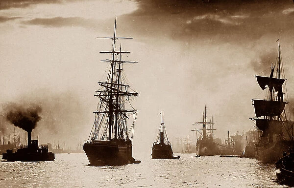 Sailing and steam ships on the River Clyde, Glasgow