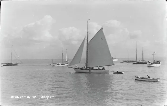 Framed Print : Sailing Vessels at Cowes Framed Print : Sailing Vessels at Cowes