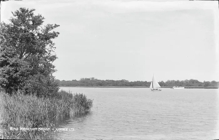 Framed Print : Sailing on Wroxham Broad Framed Print : Sailing on Wroxham Broad