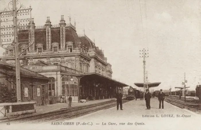 Framed Print : Saint-Omer, France - Platforms on the Railway Station Framed Print : Saint-Omer, France - Platforms on the Railway Station