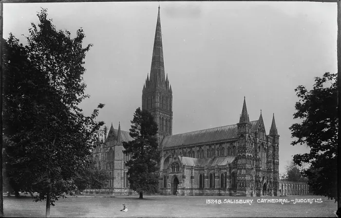 Framed Print : Salisbury Cathedral Framed Print : Salisbury Cathedral