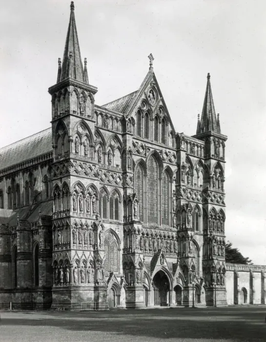 Framed Print : Salisbury Cathedral, Wiltshire, England Framed Print : Salisbury Cathedral, Wiltshire, England