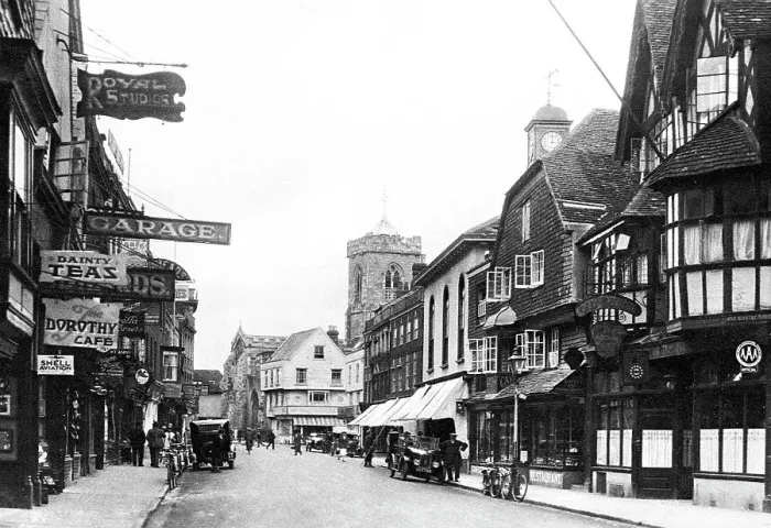 Framed Print : Salisbury High Street probably 1920s Framed Print : Salisbury High Street probably 1920s