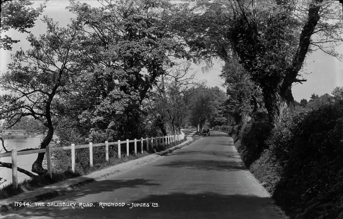 Framed Print : The Salisbury Road, Ringwood Framed Print : The Salisbury Road, Ringwood