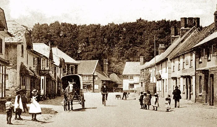 Framed Print : Salisbury Street, Amesbury, early 1900s Framed Print : Salisbury Street, Amesbury, early 1900s