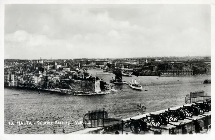 Framed Print : The Saluting Battery, Valletta, Malta Framed Print : The Saluting Battery, Valletta, Malta