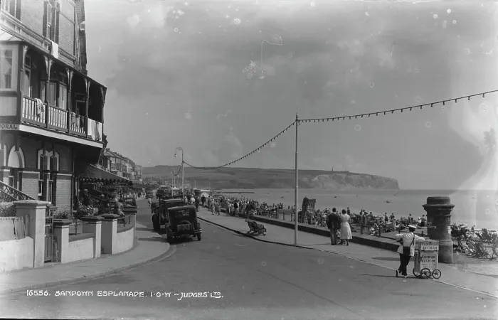Framed Print : Sandown Esplanade Framed Print : Sandown Esplanade