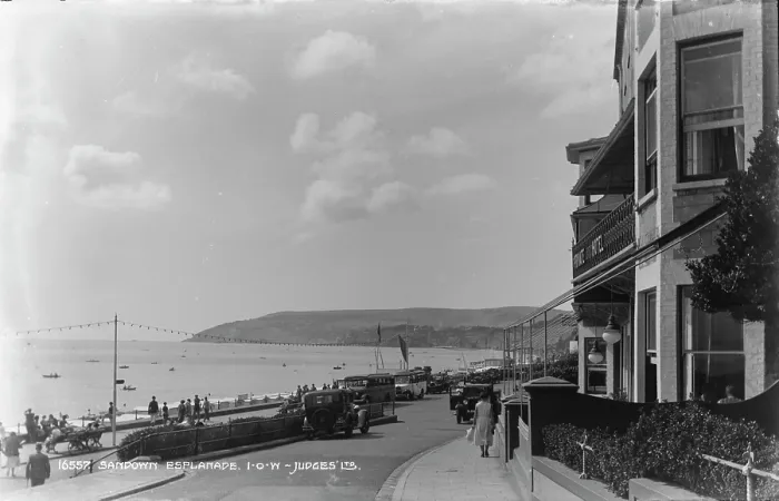 Framed Print : Sandown Esplanade Framed Print : Sandown Esplanade