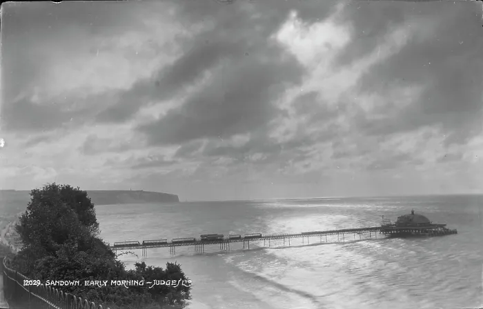 Framed Print : Sandown Pier at Dawn Framed Print : Sandown Pier at Dawn
