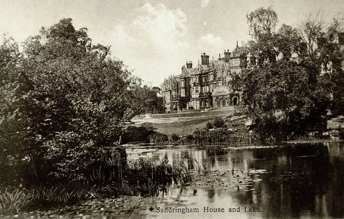Framed Print : Sandringham House and Lake, Norfolk Framed Print : Sandringham House and Lake, Norfolk