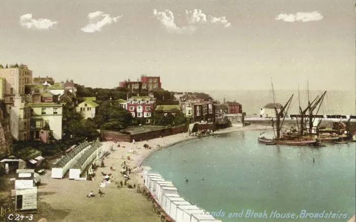 Framed Print : Sands and Bleak House, Broadstairs, Kent Framed Print : Sands and Bleak House, Broadstairs, Kent
