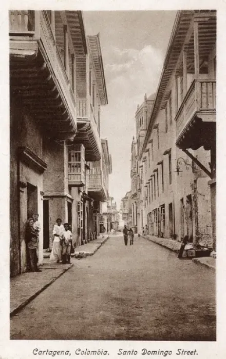 Framed Print : Santo Domingo Street, Cartagena, Colombia, Central America Framed Print : Santo Domingo Street, Cartagena, Colombia, Central America