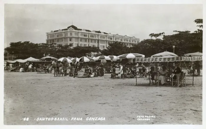 Framed Print : Santos, Brazil - Sunshades and chairs, Gonzaga Praia (Beach) Framed Print : Santos, Brazil - Sunshades and chairs, Gonzaga Praia (Beach)