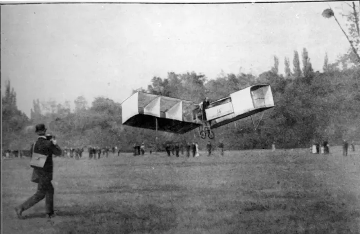 Framed Print : Santos-Dumont 14bis first flight in Europe 1906