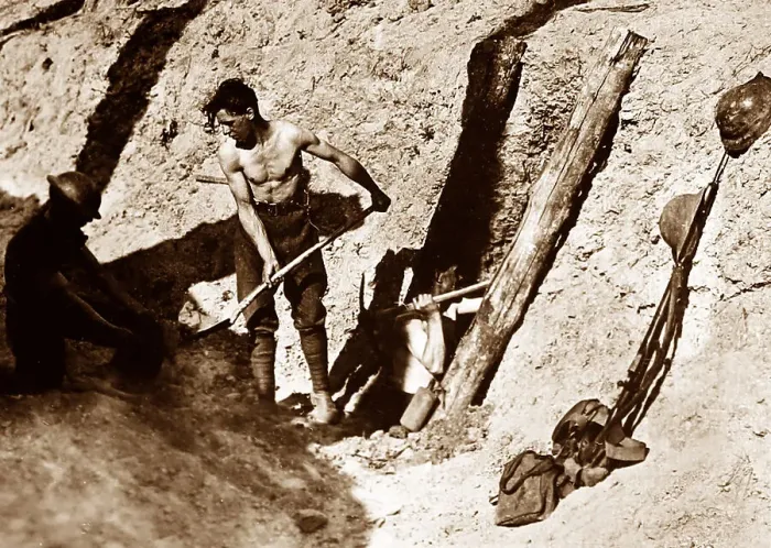 Framed Print : Sappers tunnelling at Hill 60, Ypres, - WW1 Framed Print : Sappers tunnelling at Hill 60, Ypres, - WW1