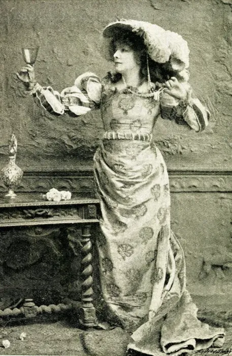 Framed Print : Sarah Bernhardt, French actress, in Ruy Blas Framed Print : Sarah Bernhardt, French actress, in Ruy Blas