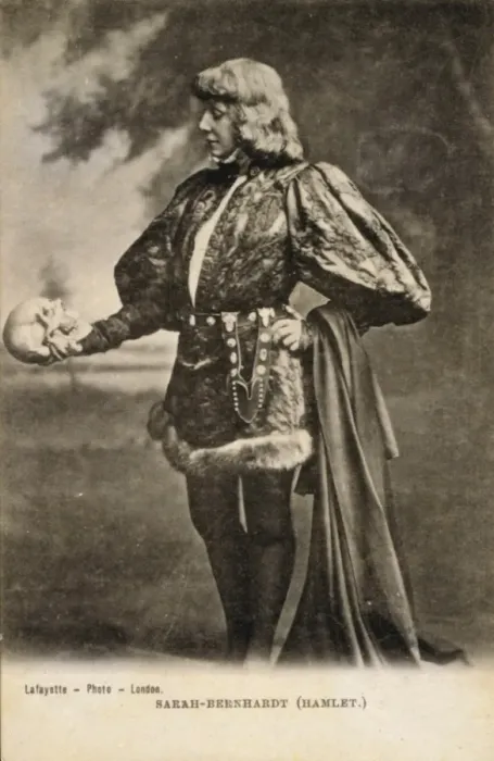 Framed Print : Sarah-Bernhardt (Hamlet) Framed Print : Sarah-Bernhardt (Hamlet)