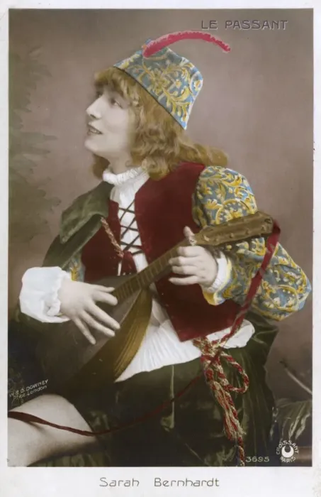 Framed Print : Sarah Bernhardt in Le Passant - playing a Lute Framed Print : Sarah Bernhardt in Le Passant - playing a Lute