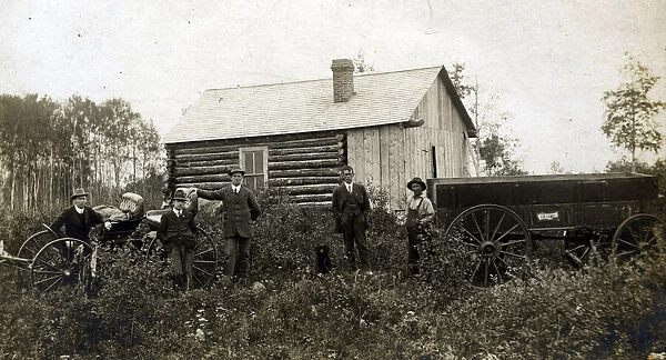 Saskatchewan River bridge - Group of men, log cabin