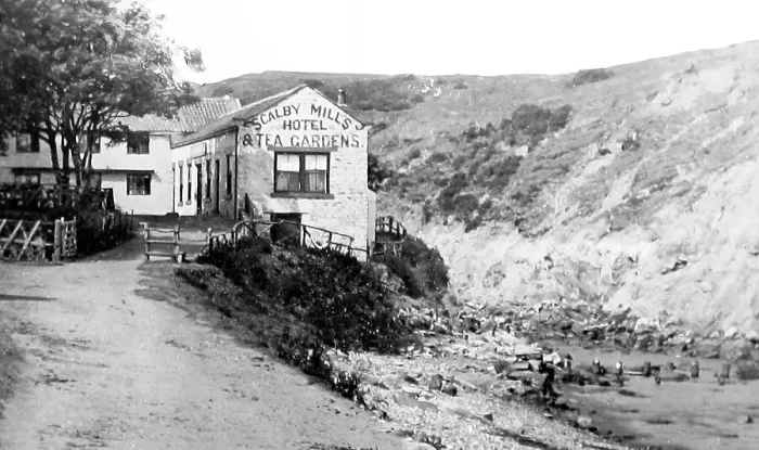 Framed Print : Scalby Mills Hotel, Scarborough, early 1900s Framed Print : Scalby Mills Hotel, Scarborough, early 1900s