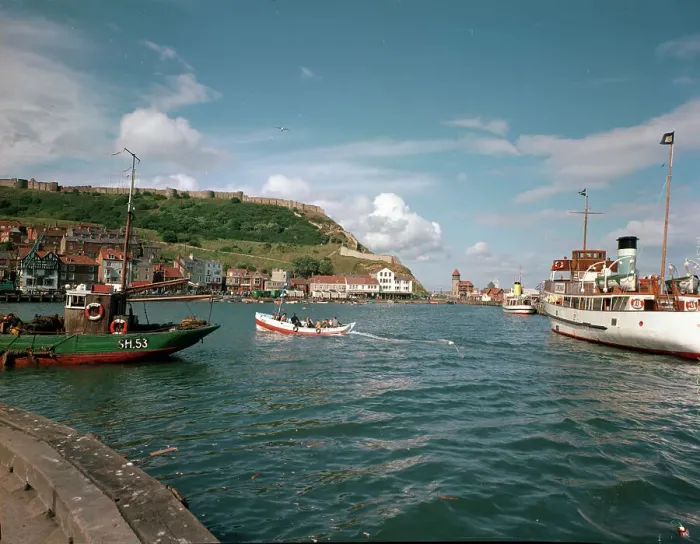 Framed Print : Scarborough - Harbour Framed Print : Scarborough - Harbour