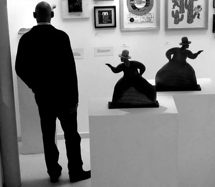 Framed Print : Scene in an art gallery, England Framed Print : Scene in an art gallery, England