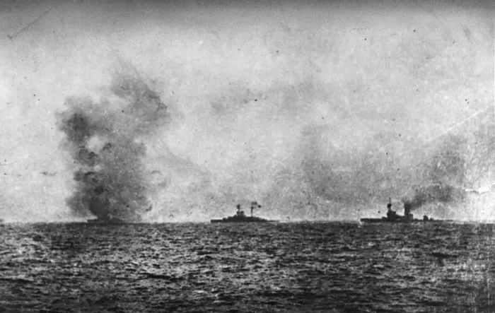 Framed Print : Scene during the Battle of Jutland, WW1 Framed Print : Scene during the Battle of Jutland, WW1