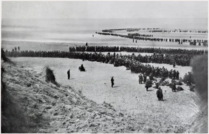 Framed Print : Scene during the evacuation of Dunkirk, WW2 Framed Print : Scene during the evacuation of Dunkirk, WW2