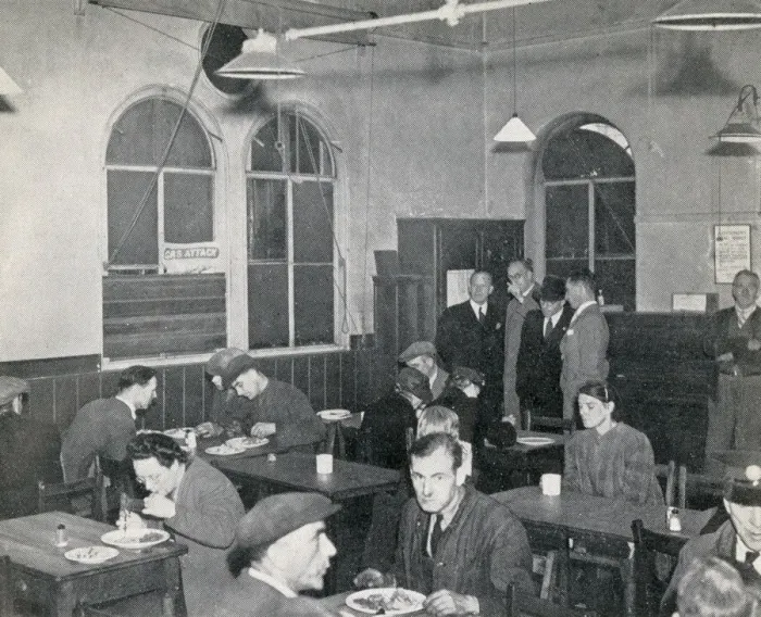 Framed Print : Scene inside the first British Restaurant, one of a number of communal restaurants Framed Print : Scene inside the first British Restaurant, one of a number of communal restaurants