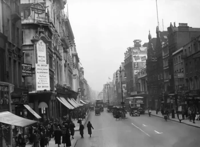Framed Print : Scene in Oxford Street, London Framed Print : Scene in Oxford Street, London