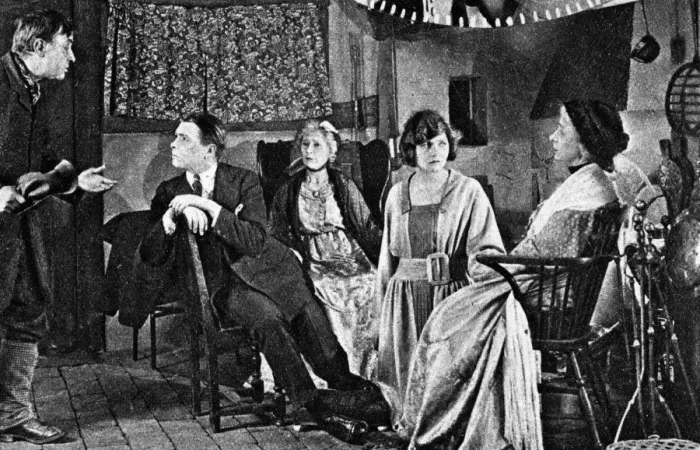 Framed Print : A scene from Paddy the Next Best Thing (1923) Framed Print : A scene from Paddy the Next Best Thing (1923)