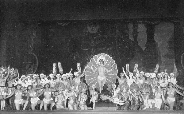 A scene from the revue Only Apollo at the Apollo Theatre, Vienna (1925) Date: 1925