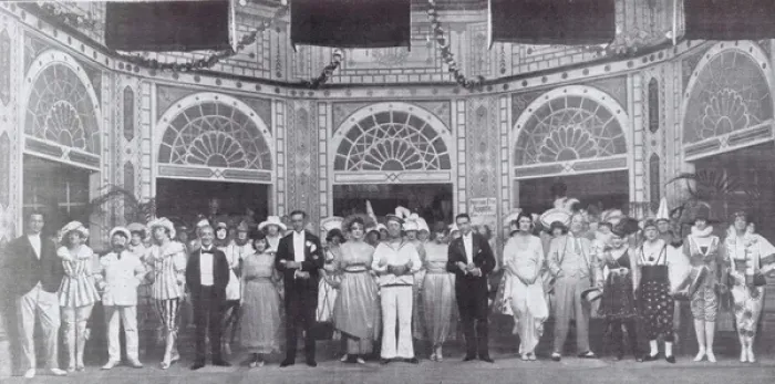 Framed Print : A scene from Whos Hooper? (1919), Adelphi Theatre, London Framed Print : A scene from Whos Hooper? (1919), Adelphi Theatre, London