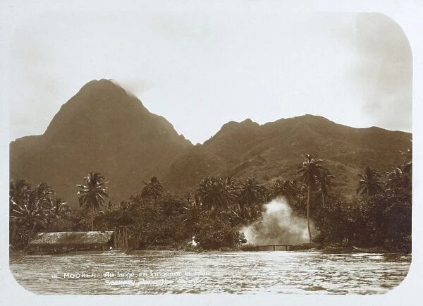 Scenery along the coast - Moorea, Tahiti