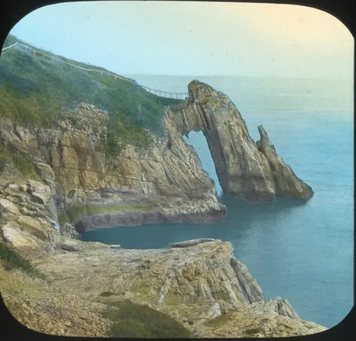 Framed Print : Scenery of Devon - Natural Arch, Torquay Framed Print : Scenery of Devon - Natural Arch, Torquay