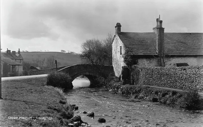 Framed Print : Scenic Bridge in Malham Framed Print : Scenic Bridge in Malham