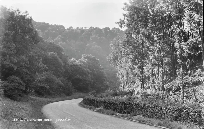 Framed Print : Scenic Road in Taddington Dale Framed Print : Scenic Road in Taddington Dale
