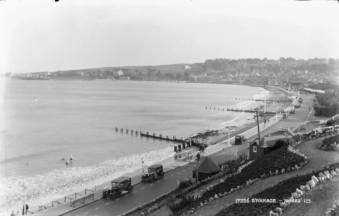 Framed Print : Scenic View of the Beach at Swanage Framed Print : Scenic View of the Beach at Swanage