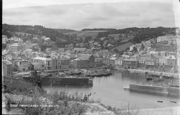 Framed Print : Scenic View of Mevagissey Harbour Framed Print : Scenic View of Mevagissey Harbour