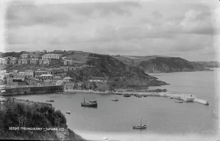 Framed Print : Scenic View of Mevagissey Harbour Framed Print : Scenic View of Mevagissey Harbour