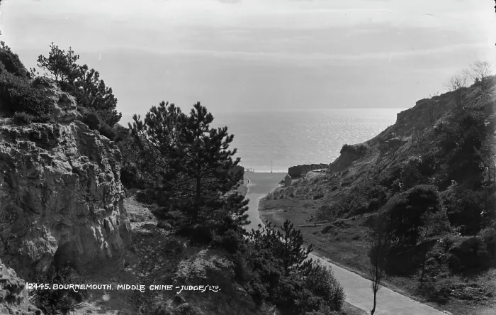 Framed Print : Scenic View of Middle Chine, Bournemouth Framed Print : Scenic View of Middle Chine, Bournemouth