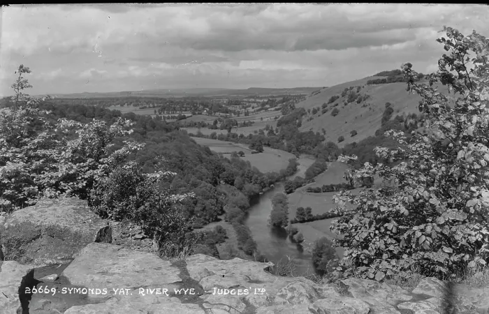 Framed Print : Scenic View of the River Wye from Symonds Yat Framed Print : Scenic View of the River Wye from Symonds Yat
