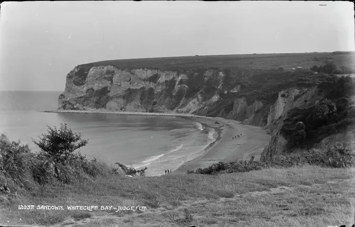 Framed Print : Scenic View of Whitecliff Bay Framed Print : Scenic View of Whitecliff Bay