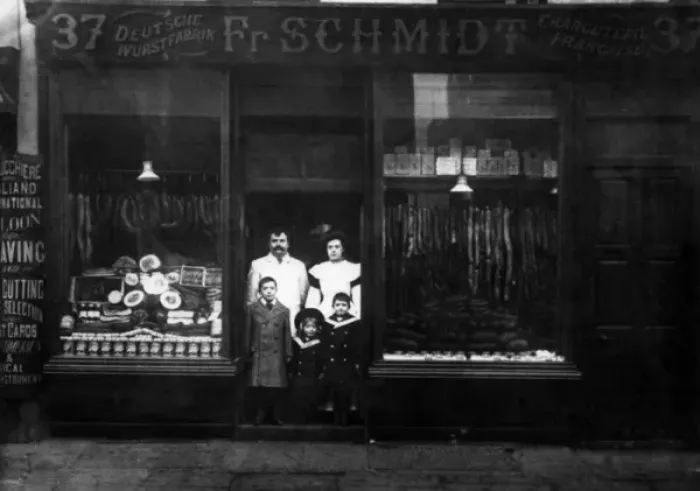Framed Print : SCHMIDTs BUTCHERS 1900 Framed Print : SCHMIDTs BUTCHERS 1900