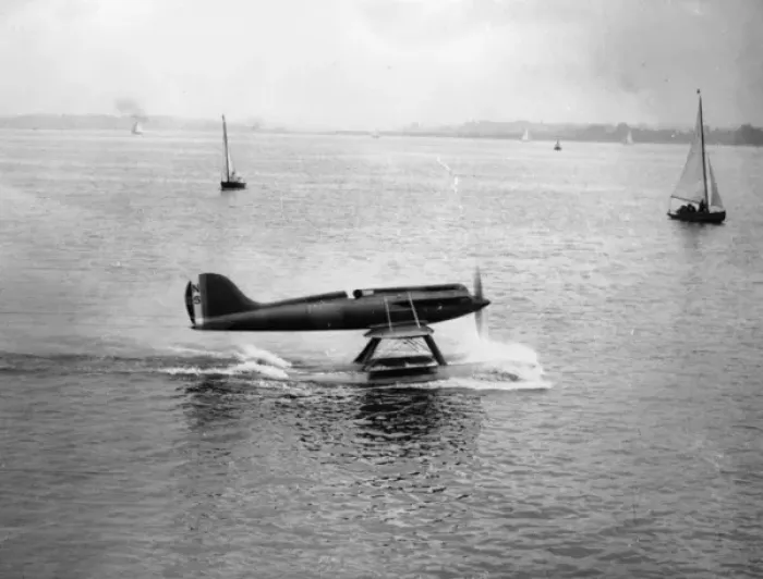 Framed Print : The Schneider Trophy 1929 - Calshot Spit, England Framed Print : The Schneider Trophy 1929 - Calshot Spit, England