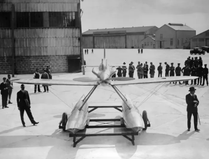 Framed Print : The Schneider Trophy 1929 - Calshot Spit, England Framed Print : The Schneider Trophy 1929 - Calshot Spit, England